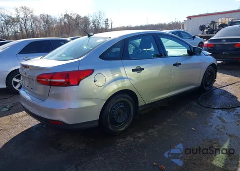 2016 Ford Focus S z USA, uszkodzony, nr VIN 1FADP3E28GL385931